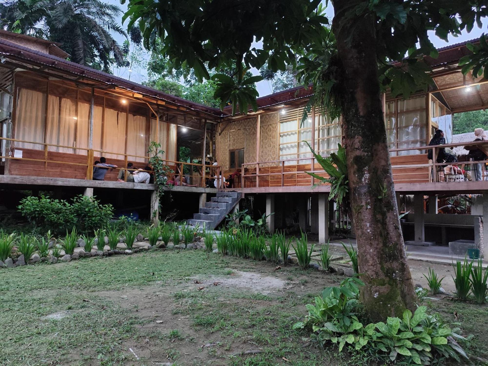 Bua Guesthouse Tangkahan Exterior foto